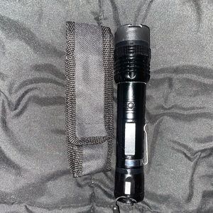 Flashlight taser